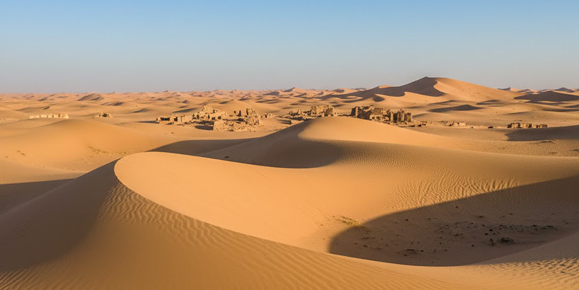 الربع الخالي وغموض مدينة عَبَر الضائعة: رحلة بين الرمال والأسرار القديمة
