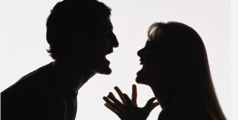 زوجة تلاحق زوجها قضائيًا بعد هروبها من العنف والتشهير