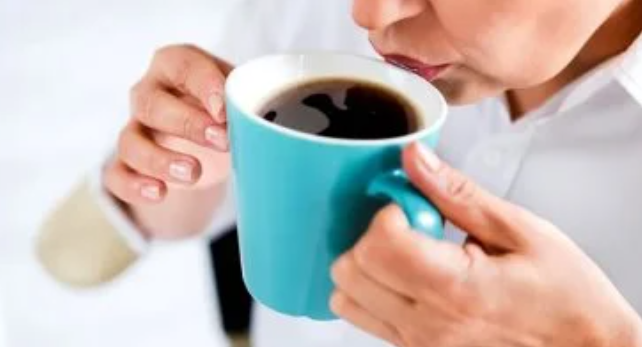عادات صباحية تقلل فيتامين ب12 دون أن تشعر