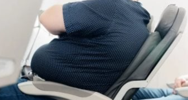 شركة طيران أمريكية تفرض رسوماً إضافية على الركاب زائدي الوزن