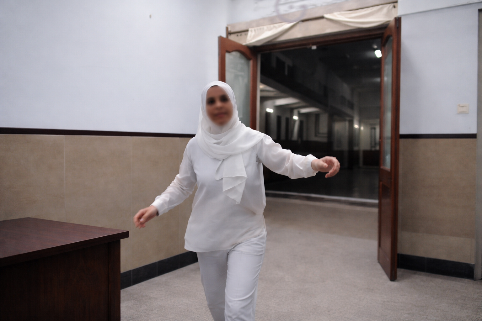 فوضى داخل القصر العيني.. فيديو متداول لممرضة تعتدي على مرضى وذويهم يفتح ملف الانضباط داخل المستشفيات الحكومية