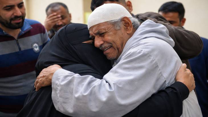 الذاكرة ليست صورًا بل إحساسًا: قصة الرجل العجوز التي هزّت القلوب