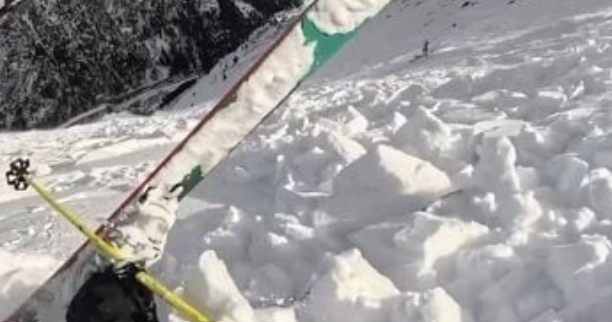انهيار جليدي مفاجئ يجرف متزلجة وكلبها في أندورا