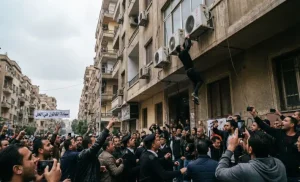 مشهد يحبس الأنفاس في المعادي.. عندما يتحول العقاب المجتمعي إلى خطر يهدد حياة إنسان