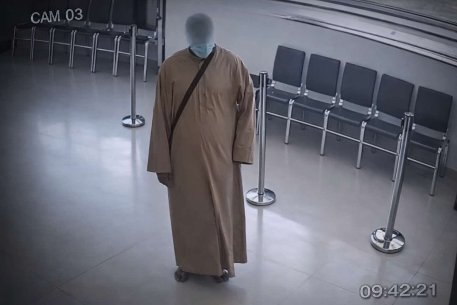 حقيقة فيديو “الرجل الغامض” في اليمن.. هل هو ظاهرة غريبة أم خداع بصري تسببه كاميرات المراقبة؟