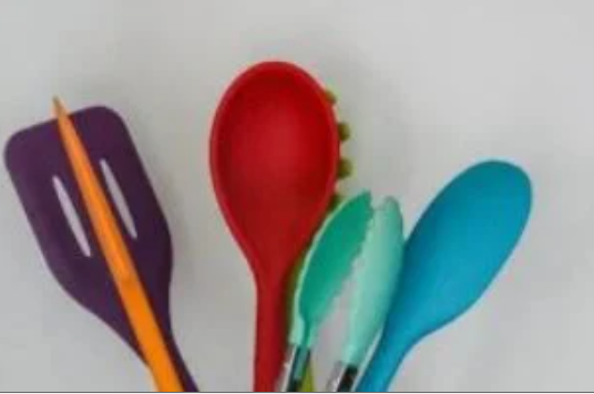 أدوات المطبخ التي يجب تغييرها كل 6 أشهر