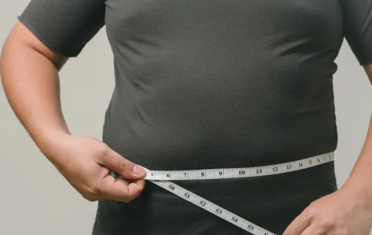 السمنة وأمراض خطيرة.. مخاطر خفية داخل الجسم