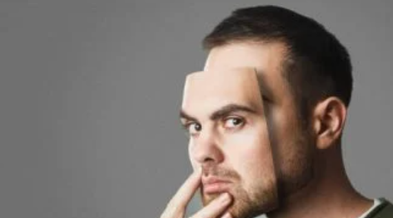 لغة الجسد تكشف الكذب.. 7 إشارات لا تتجاهلها