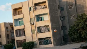 بيلعب ضغط على سور البلكونة.. فيديو صادم يشعل الجدل ويثير المخاوف على مواقع التواصل