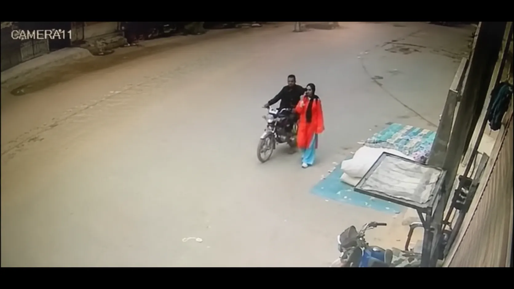 جريمة هزت المريوطية.. لص يجر فتاة من طرحتها
