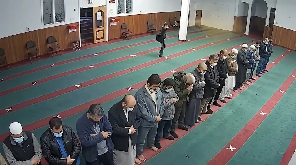 8 سنوات خلف القضبان.. كراهية تتحول إلى دماء داخل مسجد بكندا!