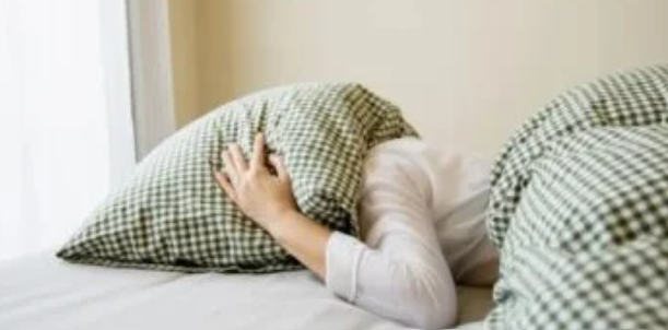 اضطراب النوم الساعة 3 صباحًا.. الأسباب والحلول الفعالة