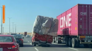 بطولة على الطريق سائق تريلا يمنع كارثة محققة في اللحظة الأخيرة