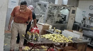 ضبط كميات من الشاي المغشوش في أسيوط بعد خلطه بالتراب