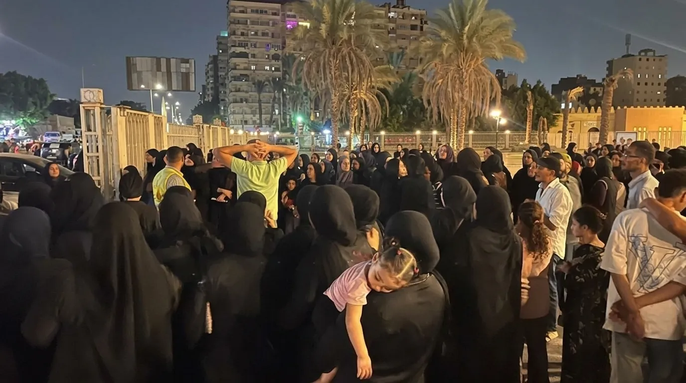 انهيار أسرة مروة عروس كورنيش المعادي لحظة خروج الجثمان.. مشهد مؤثر يهز المشاعر