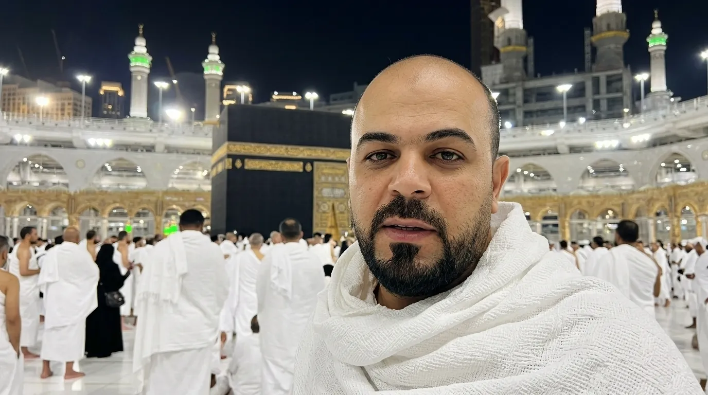 «كل يوم بدعي عليك».. معتمر يوجه رسالة مؤثرة لشخص أمام الكعبة ومشهد يلفت أنظار المتابعين